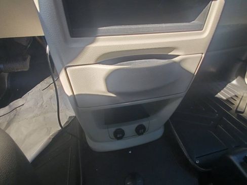 Used 2014 RAM C/V Tradesman FWD image 17