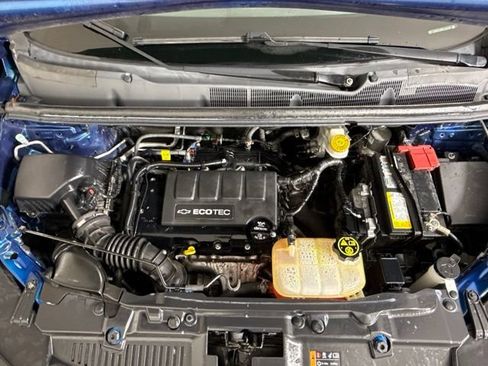 Used 2019 Chevrolet Trax LT w/ LT Convenience Package FWD image 11
