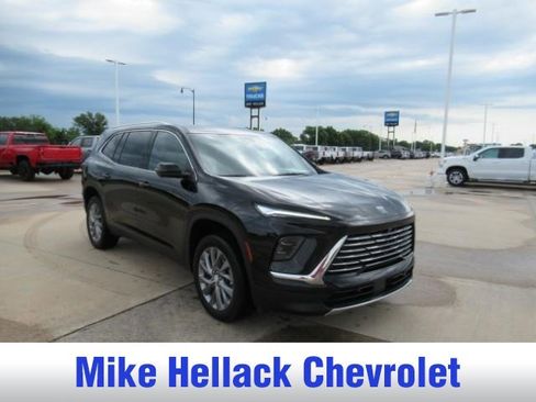Used 2025 Buick Enclave Preferred FWD image 1