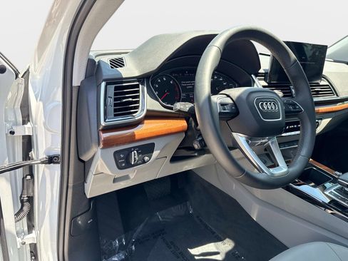 Used 2023 Audi Q5 2.0T Premium w/ Convenience Package AWD/4WD image 19