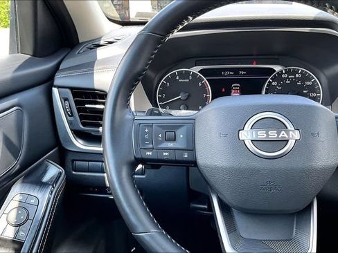 Used 2025 Nissan Rogue SV AWD/4WD image 11