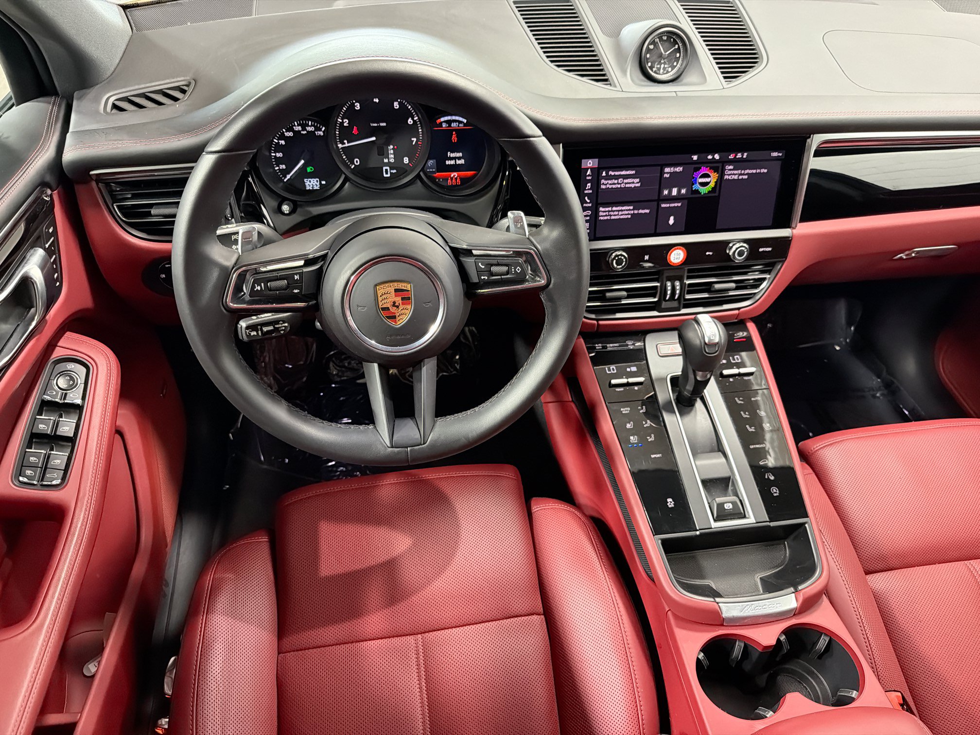 Certified 2026 Porsche Macan AWD/4WD image 17