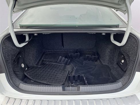 Used 2020 Volkswagen Jetta SE w/ SE Cold Weather Package image 32