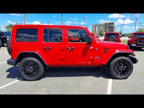 Used 2025 Jeep Wrangler Unlimited Sahara w/ Safety Group AWD/4WD image 9