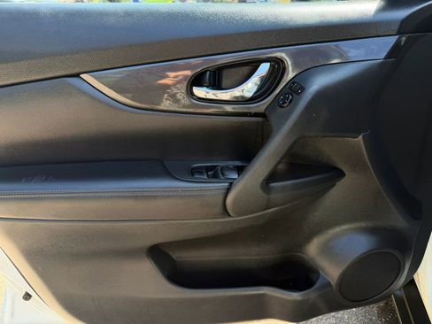 Used 2017 Nissan Rogue S FWD image 17