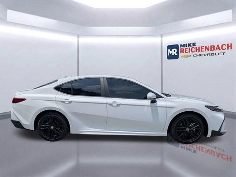 Used 2025 Toyota Camry SE FWD image 3