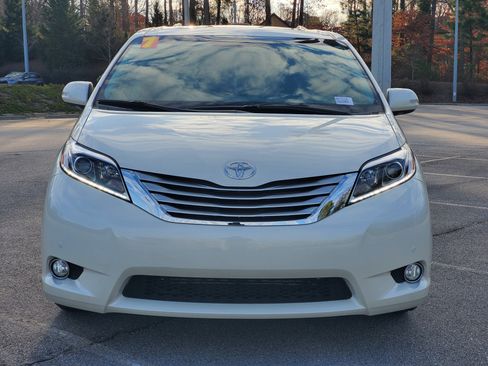 Certified 2017 Toyota Sienna XLE image 2