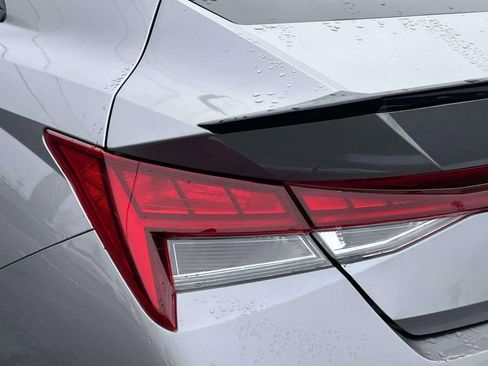 Used 2025 Hyundai Elantra SEL FWD image 9