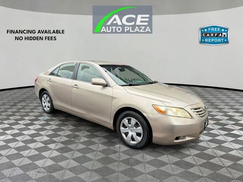 Used 2009 Toyota Camry LE image 1