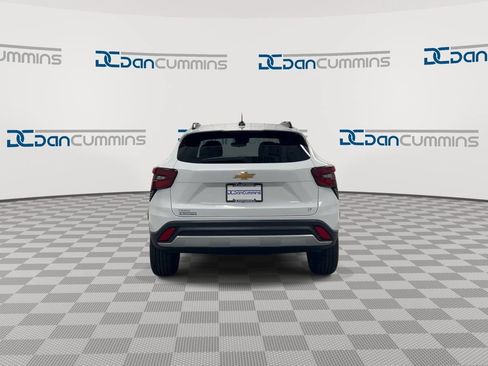 Used 2025 Chevrolet Trax LT w/ LT Convenience Package FWD image 7