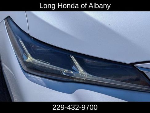 Used 2019 Toyota Avalon Limited FWD image 4