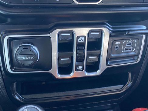 Used 2020 Jeep Gladiator Overland w/ Trailer Tow Package image 27