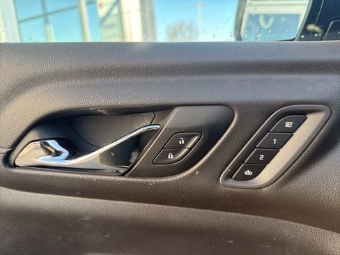 Used 2023 GMC Acadia SLT w/ Elevation Edition image 21