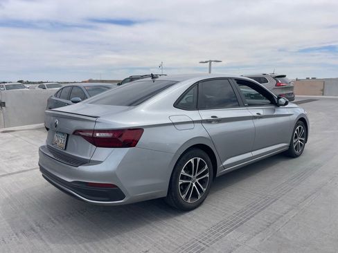 Used 2023 Volkswagen Jetta Sport image 3