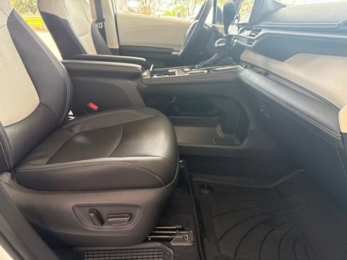 Used 2026 Toyota Sienna Limited FWD image 31