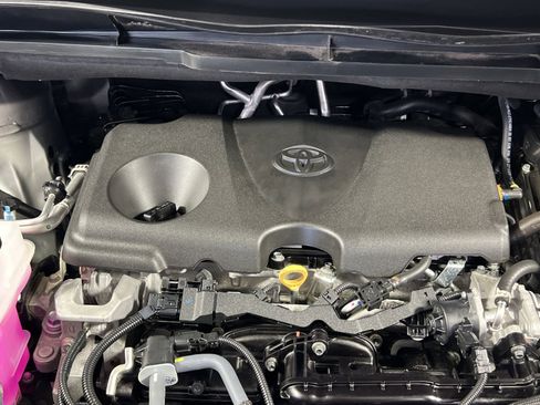 Used 2025 Toyota Sienna XLE image 30