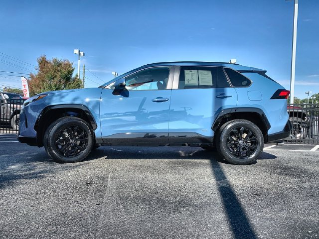 Used 2024 Toyota RAV4 SE w/ Convenience Package AWD/4WD image 5