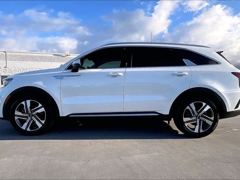 Used 2023 Kia Sorento SX Prestige w/ Panoramic Sunroof Package AWD/4WD image 3