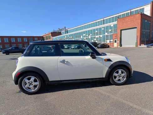 Used 2011 MINI Cooper Hardtop image 5