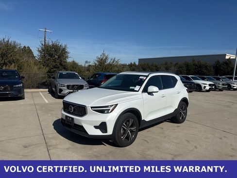Certified 2025 Volvo XC40 B5 Core image 1