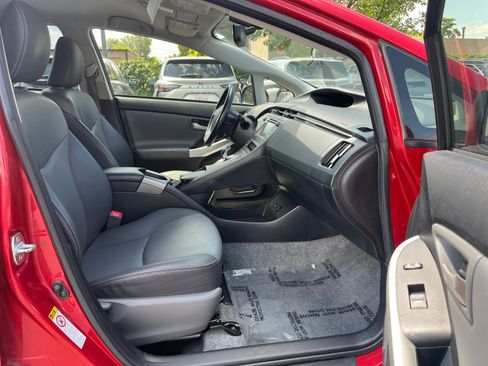 Used 2013 Toyota Prius Five FWD image 28