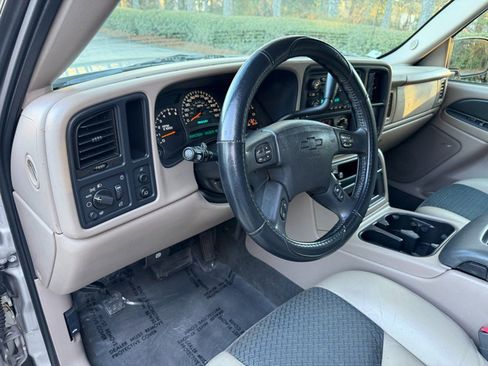 Used 2004 Chevrolet Avalanche Z66 w/ Preferred Equipment Group image 16