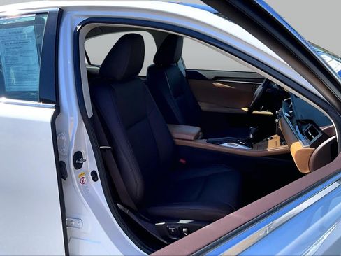 Used 2018 Lexus ES 350 w/ Navigation System Package FWD image 8