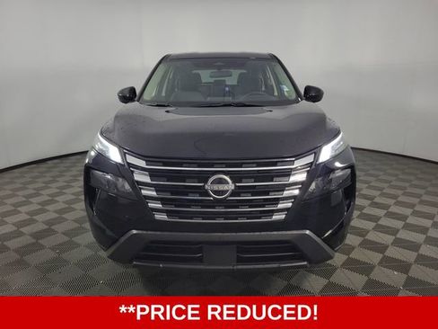 Used 2025 Nissan Rogue SV image 2