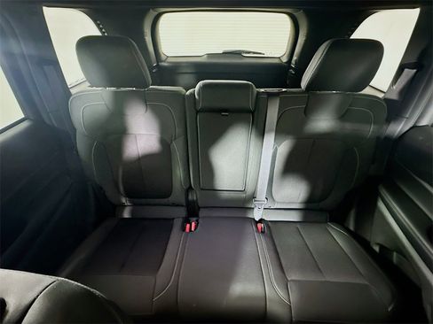 Used 2024 Jeep Grand Cherokee Laredo w/ Luxury Tech Group I image 13