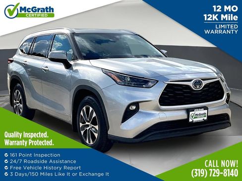 Used 2022 Toyota Highlander XLE AWD/4WD image 1