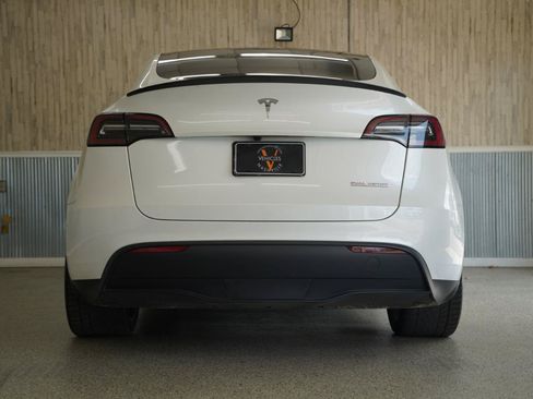 Used 2024 Tesla Model Y Performance AWD/4WD image 9