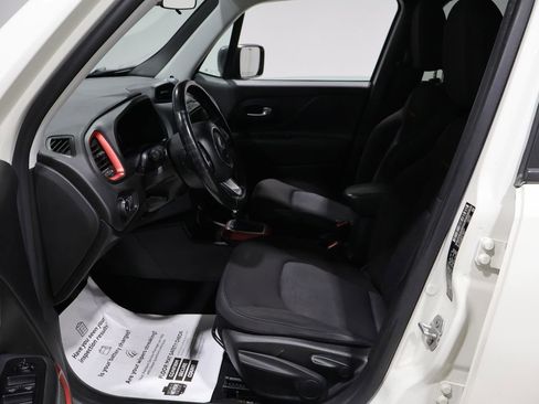 Used 2018 Jeep Renegade Trailhawk w/ Cold Weather Group II image 11