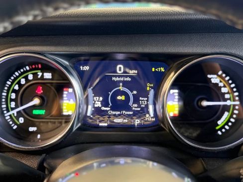 Used 2022 Jeep Wrangler Unlimited Sahara w/ Cold Weather Group AWD/4WD image 26
