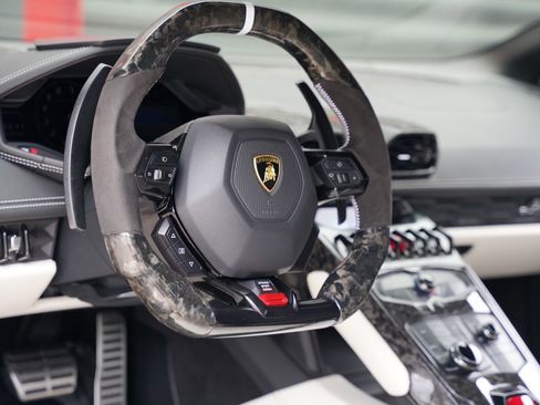 Used 2015 Lamborghini Huracan LP 610-4 AWD/4WD image 33
