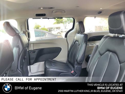 Used 2023 Chrysler Pacifica Touring-L FWD image 20