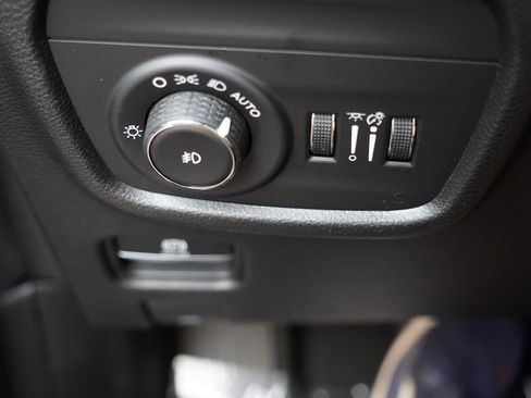 Used 2023 Jeep Grand Cherokee L Limited AWD/4WD image 28