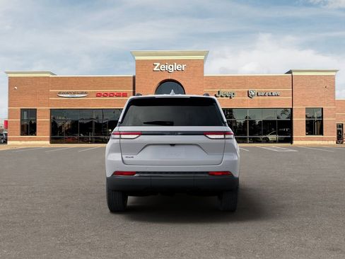 New 2025 Jeep Grand Cherokee Altitude image 7