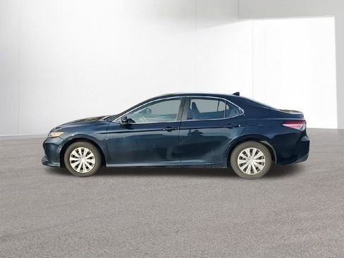 Used 2020 Toyota Camry LE image 5
