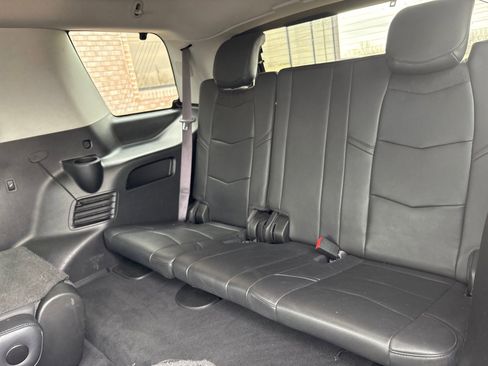 Used 2016 Cadillac Escalade Luxury image 5