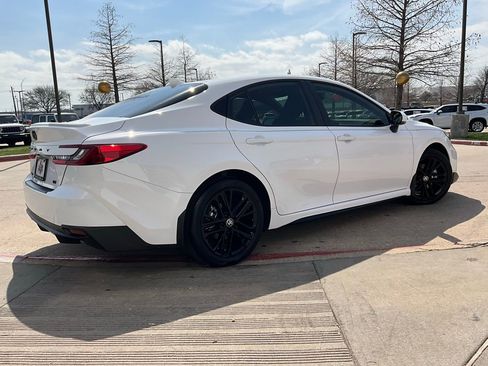 Used 2025 Toyota Camry SE w/ Convenience Package image 6