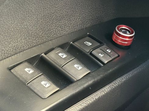 Used 2020 Toyota Camry SE image 12