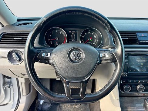 Used 2018 Volkswagen Passat 2.0T SE image 12