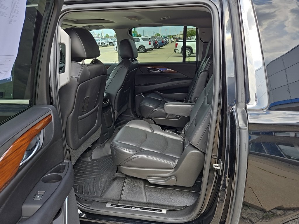 Used 2019 Cadillac Escalade ESV Luxury AWD/4WD image 17