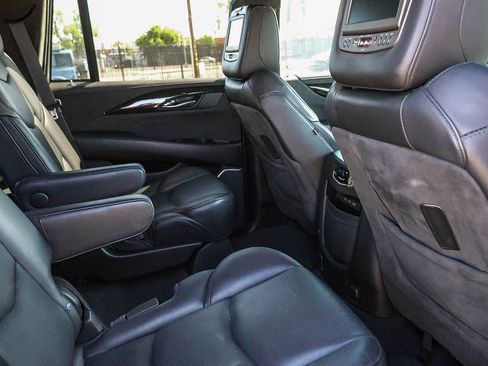 Used 2019 Cadillac Escalade Platinum w/ Escalade Sport Edition image 16