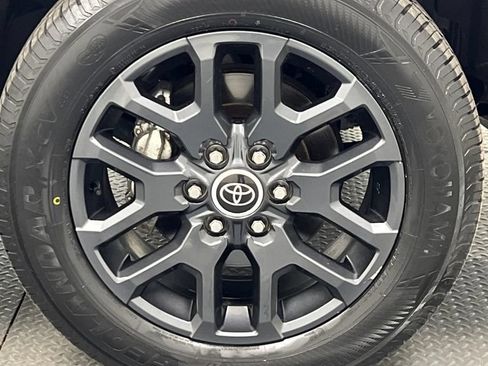Used 2023 Toyota Tundra Platinum AWD/4WD image 21