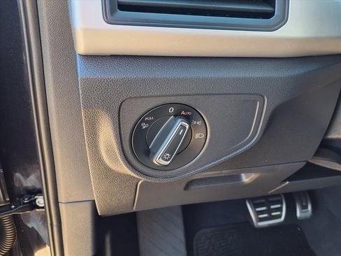 Used 2021 Volkswagen Atlas Cross Sport SE w/ Panoramic Sunroof Package image 20