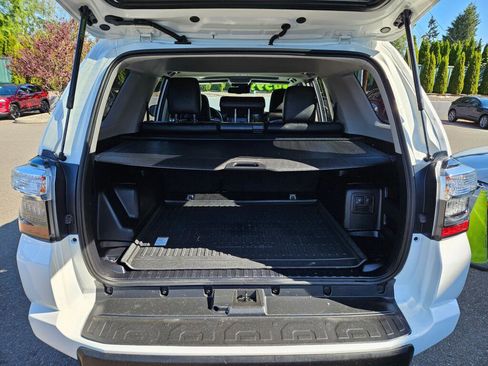 Used 2020 Toyota 4Runner TRD Off-Road Premium w/ Moonroof Package AWD/4WD image 10