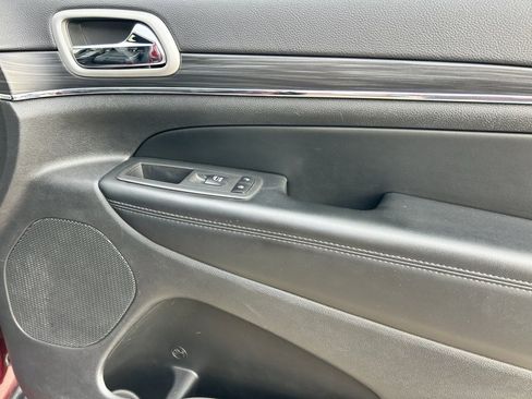 Used 2022 Jeep Grand Cherokee Limited image 30