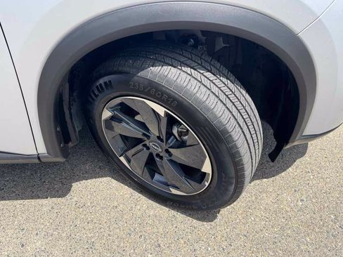 Used 2025 Nissan Rogue SV FWD image 36