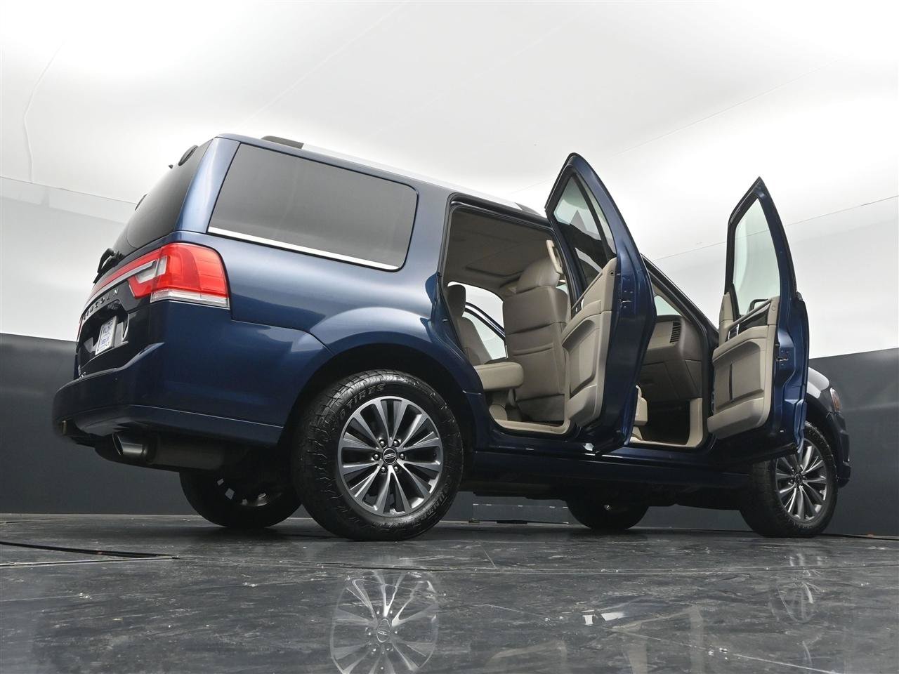 Used 2017 Lincoln Navigator Select AWD/4WD image 40